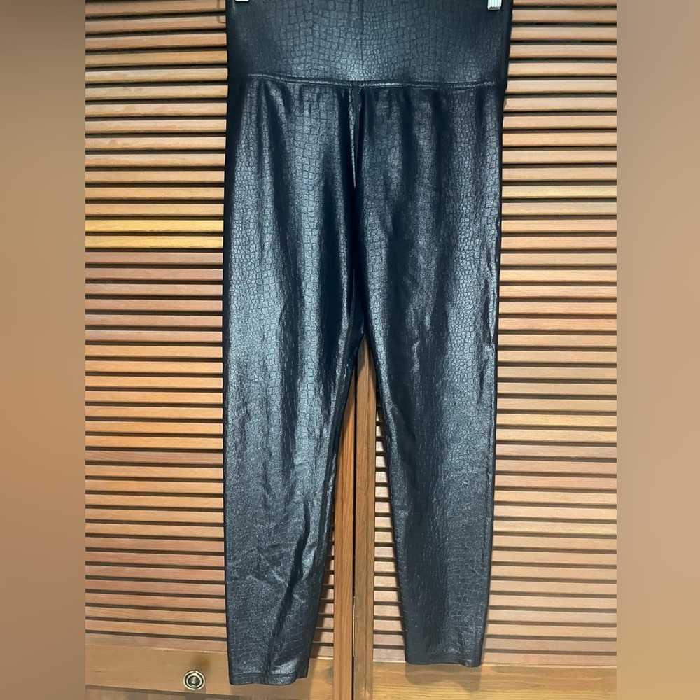 Liquid shine snake skin leggings carbon 38